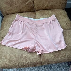 Aritzia WILFRED Peach Pink Silk Satin Charmeuse High Rise Pleated Shorts, Size 4